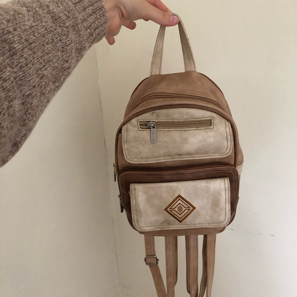 Vintage leather backpack! - Picture 2 of 3